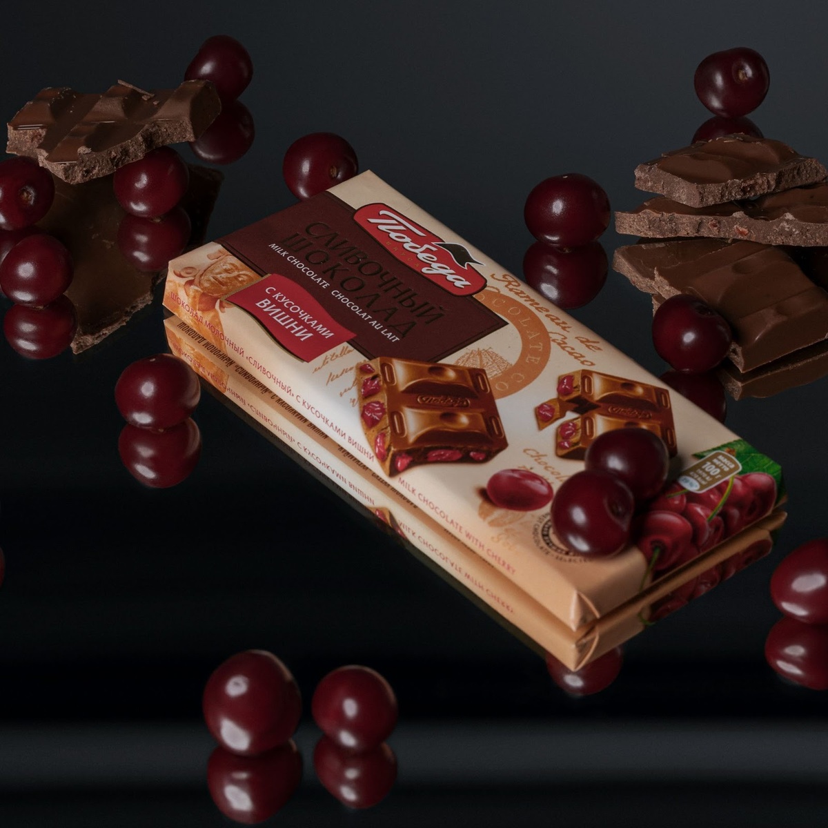 Нетрудно догадаться, что у шоколада с вишней аристократические корни. В XVIII веке в Европе ягоду считали изысканной, ее подавали на стол монархам и знати.