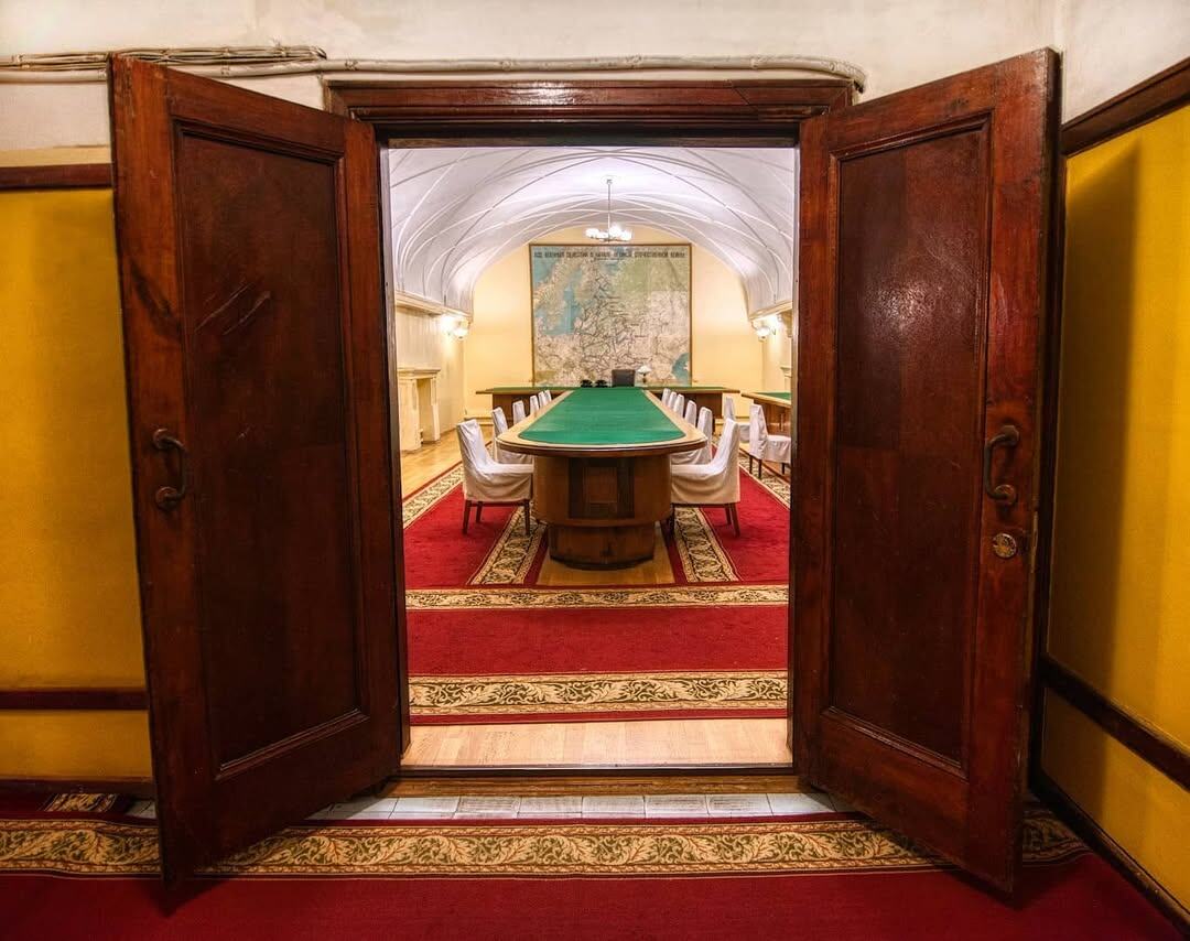 Зал заседаний в Объекте №1 (Бункер Сталина), г. Самара. Фото © 2020 Петр Якубсон