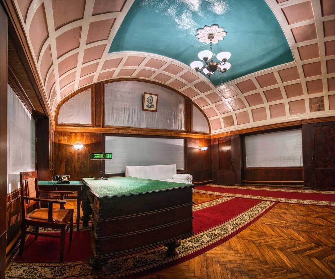 Комната отдыха (кабинет) в Объекте №1 (Бункер Сталина), г. Самара. Фото © 2020 Петр Якубсон