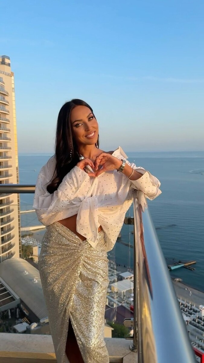    Алсу. Источник: @alsou_a*