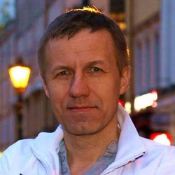    — Как это делать? Продавать через дилеров: во-первых, продавать будут все равно со скидкой, во-вторых, дилеры захотят заработать и «сожрут» еще денег. Именно поэтому было очевидно, что какие-то лизинговые компании будут создавать нечто вроде магазинов, хабов, чтобы эти машины распродавать, — считает Кадаков.