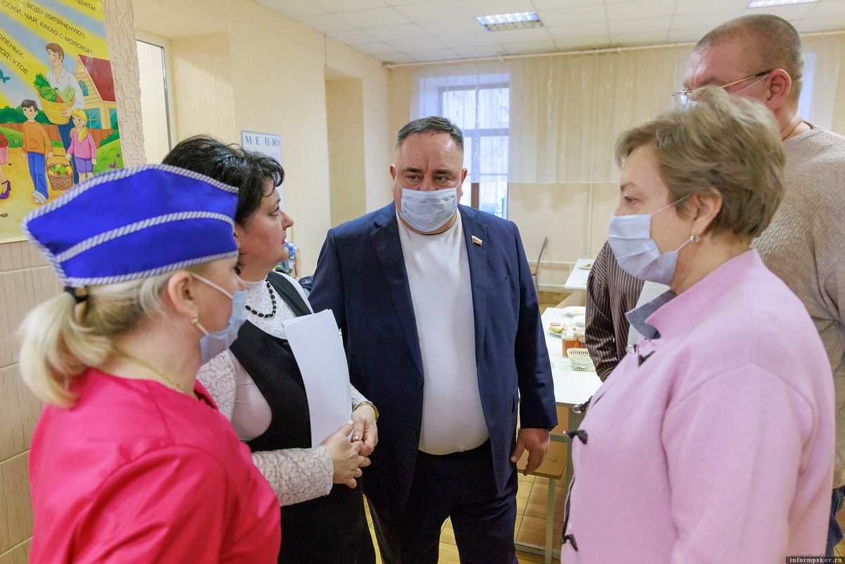 Фото: пресс-служба Псковского областного Собрания