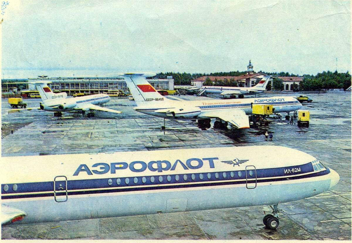 Самолёты Ил-62 в Хабаровском аэропорту, 1979 год. Авиареклама
