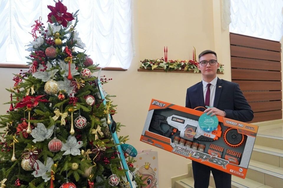    "Елка желаний" в Барнаульской гордуме. Источник: пресс-служба БГД