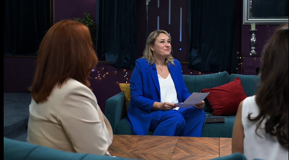 Кадр с 1 серии 2 сезона шоу «Точка перемен». Анна Кивик на первом испытании от Звездного гостя.