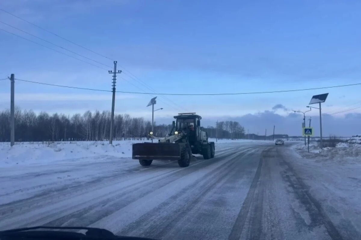    В Новосибирске задействованы 1300 единиц техники для борьбы со снегом