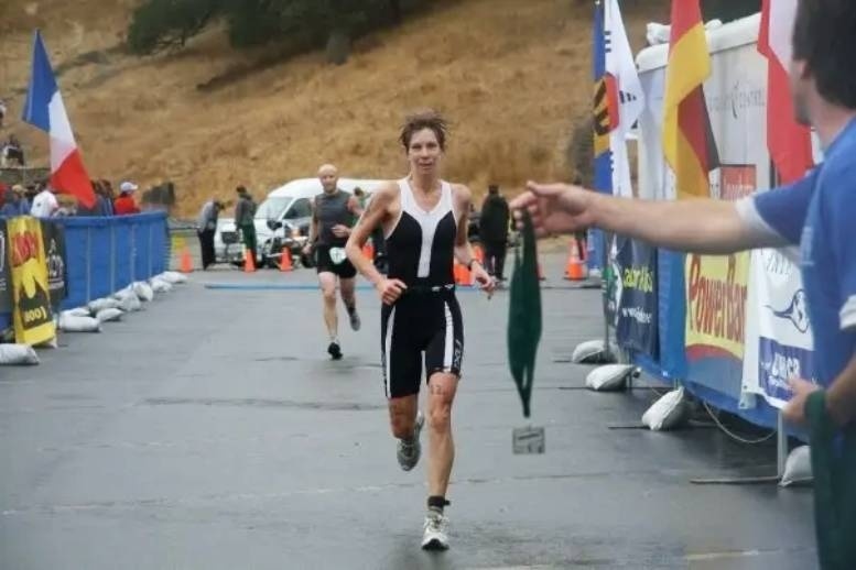    Эрика Фокс была известной триатлонисткойСоцсети