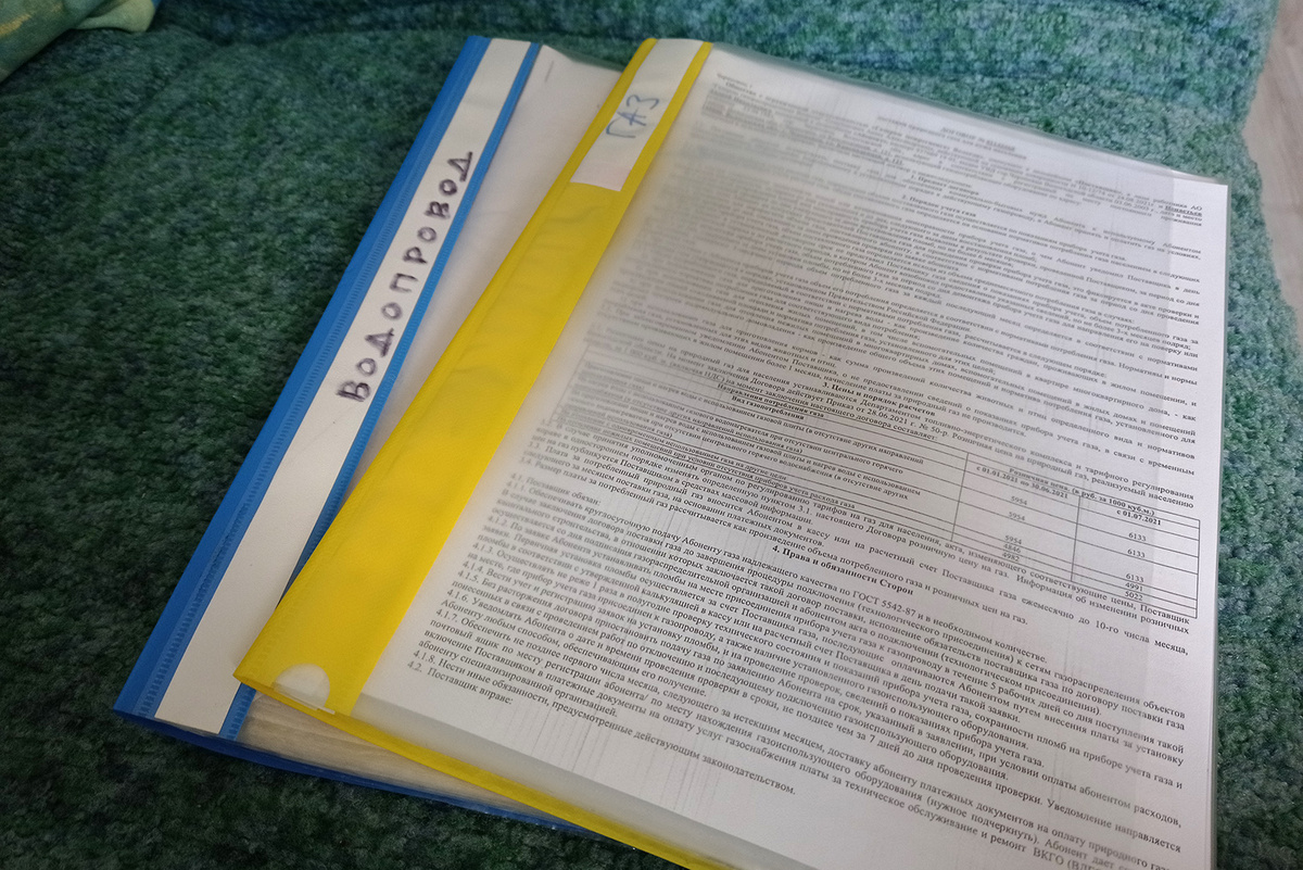 В частном доме обычно несколько документов для каждого вида инженерных коммуникаций. Чтобы не путаться, лучше хранить их в отдельных папках