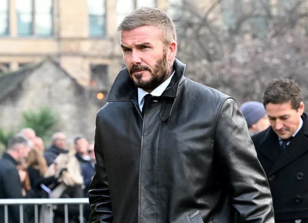    Дэвид Бекхэм, Лиам Галлахер, Пол Уэллер: британские легенды на похоронах бас-гитариста The Stone Roses и Primal Scream