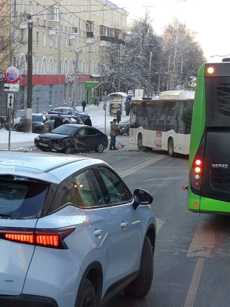    Фото: Автотранспортное предприятие города Кирова