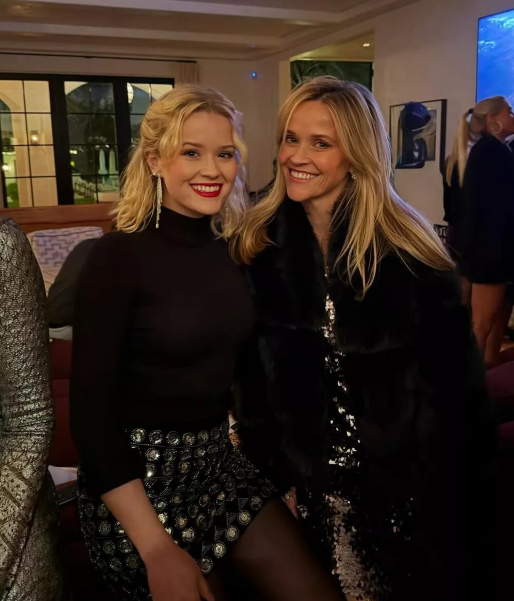     Риз Уизерспун с дочкой Авой. Фото: Соцсети