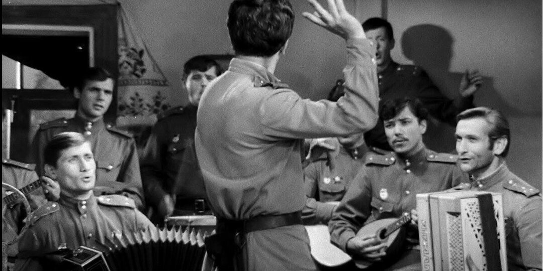 «Смуглянка» не была песней о войне. Но именно её пел весь фронт