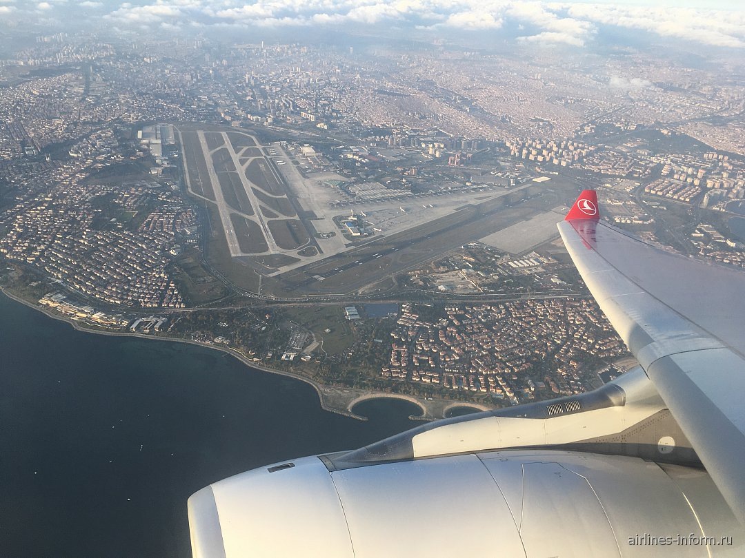    Вид из самолета на аэропорта имени Ататюрка в Стамбуле
