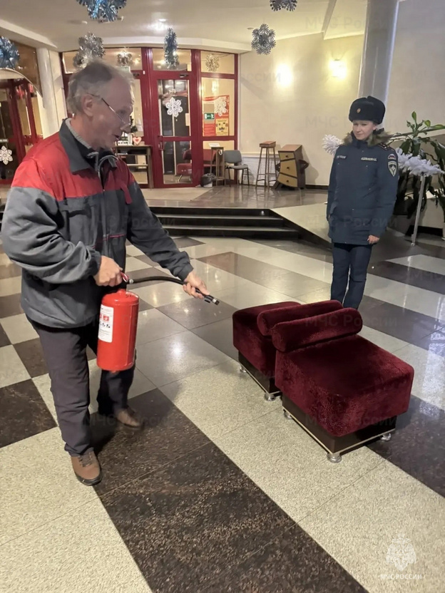    В Кировском театре кукол провели тренировку по эвакуации при пожаре