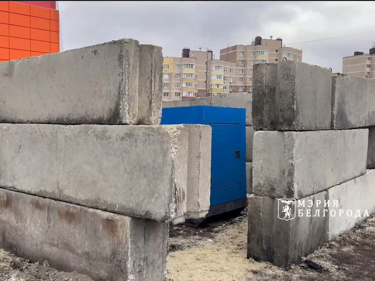     В Белгороде защитными конструкциями закрыли 111 генераторов, фото: скриншот видео со страницы t.me/beladm31