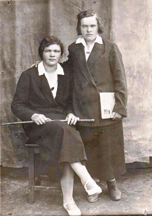 Девушки из деревни Минск Большемуртинского района Красноярского края