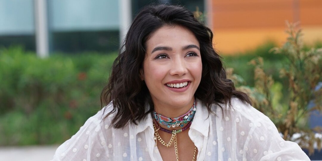 Красивая Айбюке Пусат: мечтала стать балериной, но покорила мир турдизи