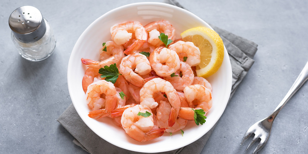 Как варить креветки правильно: способы и лайфхаки