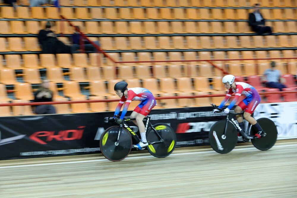    Посмотреть на то, как велосипедисты покоряют огромный трек с крутыми скосами, можно абсолютно бесплатно. Фото: Агентство городских новостей «Москва»/ Белицкий Дмитрий