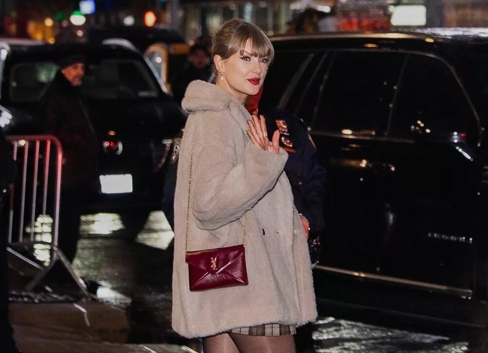    От Тейлор Свифт до Майли Сайрус: самые хорошо одетые знаменитости декабря