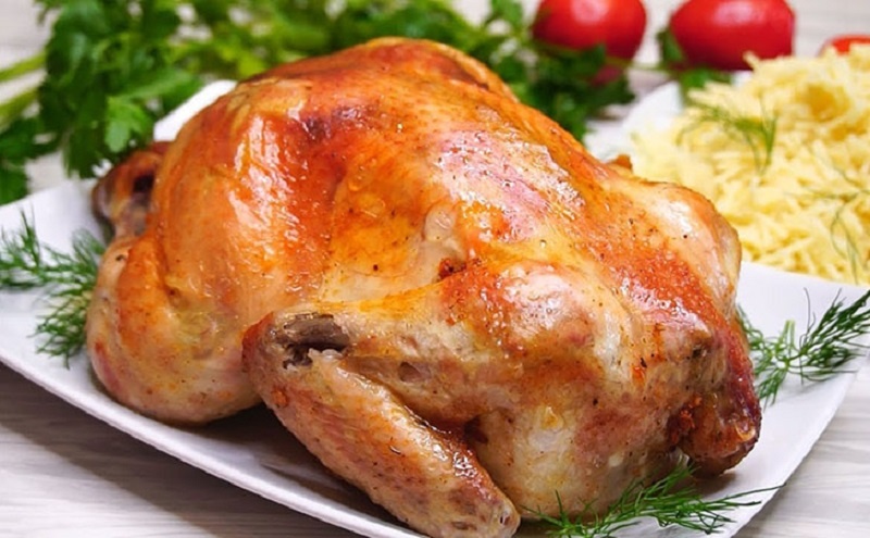 Курица без костей с необычной начинкой: главный сюрприз новогоднего стола