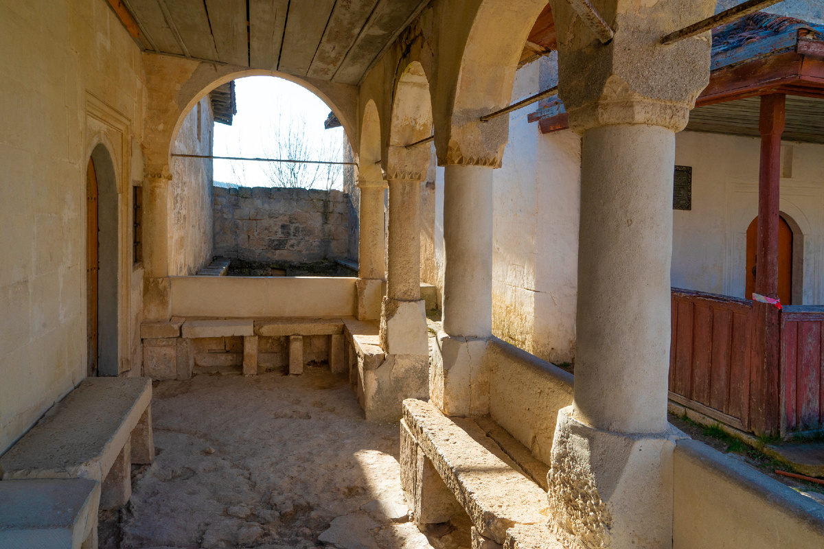 Большая и малая караимские кенасы