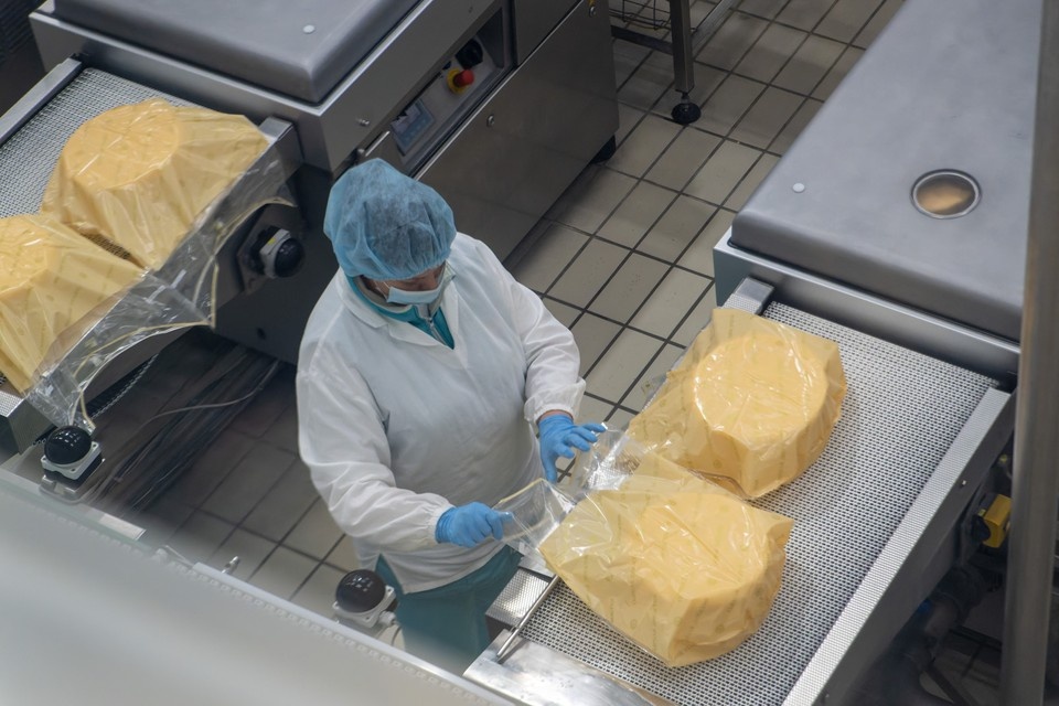    Прокурорская проверка вскрыла факты поставки поддельного молочного продукта. Михаил ФРОЛОВ