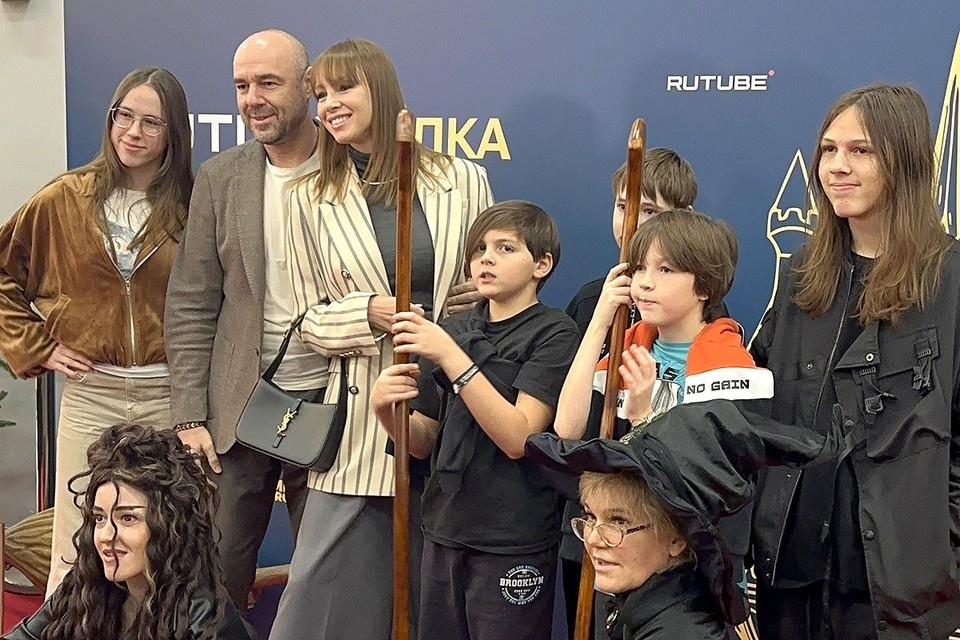    Полина Диброва и Роман Товстик вместе с детьми посетили семейный концерт «Новый год в Хогвартсе» Евгения РУДИНА