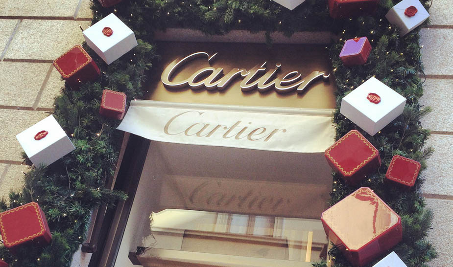 Вывеска ювелирного бутика Cartier