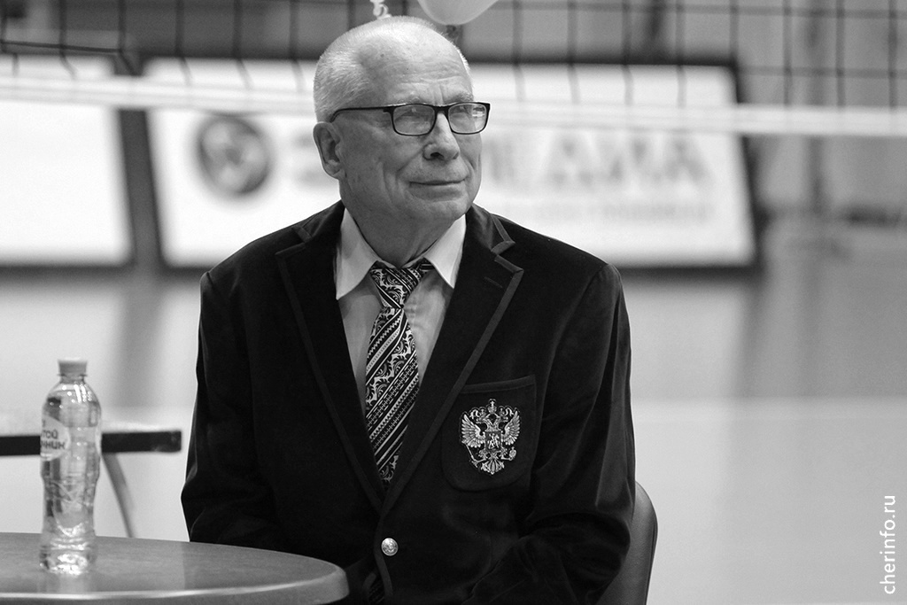    Мемориальную доску заслуженному тренеру СССР и России Александру Калинину установят