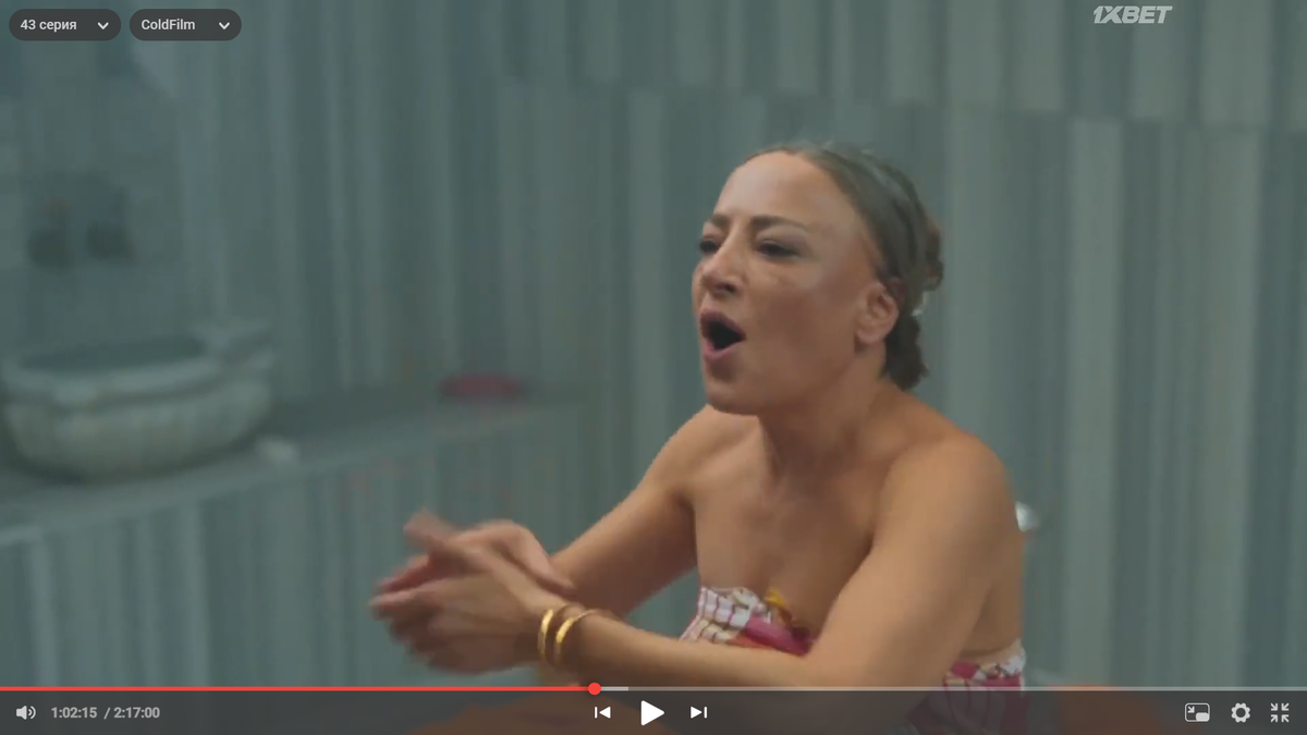 Фидан отжигает в хамаме. Сериал "Далекий город", кадр из 43 серии