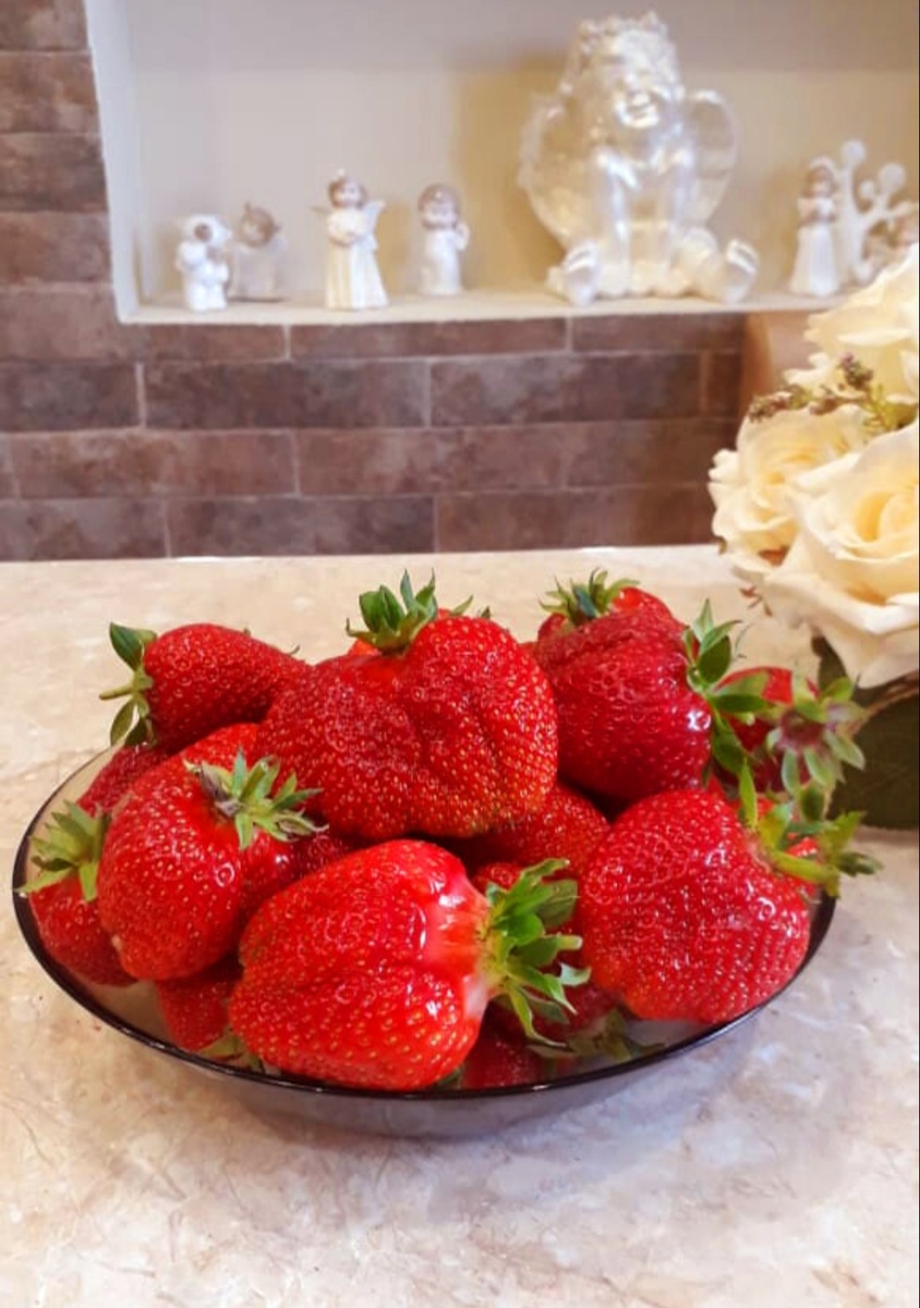 Своя клубника.