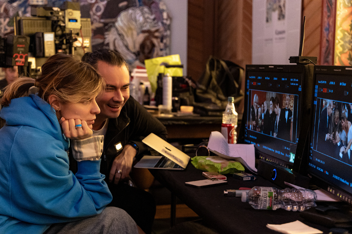 Ольга Долматовская и Жора Крыжовников на съемочной площадке сериала «Москва слезам не верит. Все только начинается»