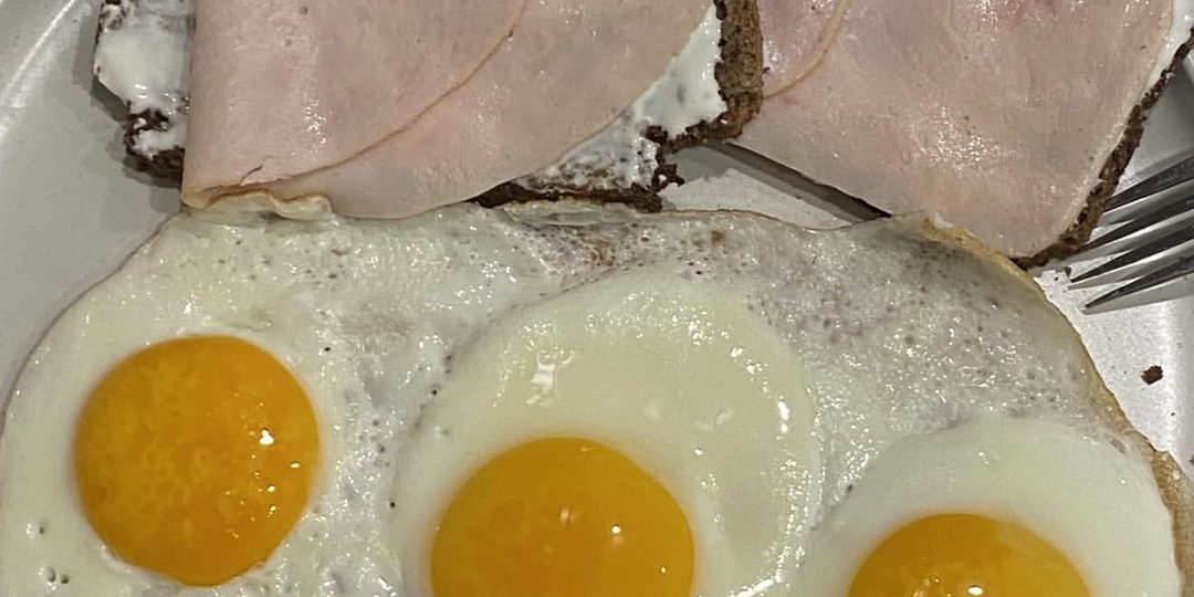 Мозг в форме: что желтки дают нам в пожилом возрасте по мнению нутрициологов и неврологов
