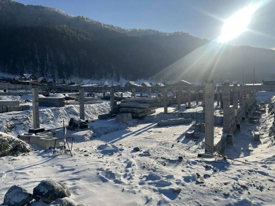    Проверка строительства объектов социальной и коммунальной инфраструктуры в Элекмонаре. Источник: Прокуратура Республики Алтай