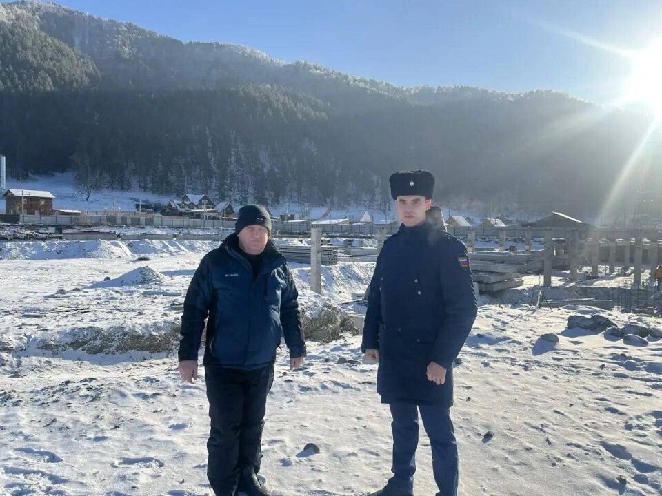    Проверка строительства объектов социальной и коммунальной инфраструктуры в Элекмонаре. Источник: Прокуратура Республики Алтай