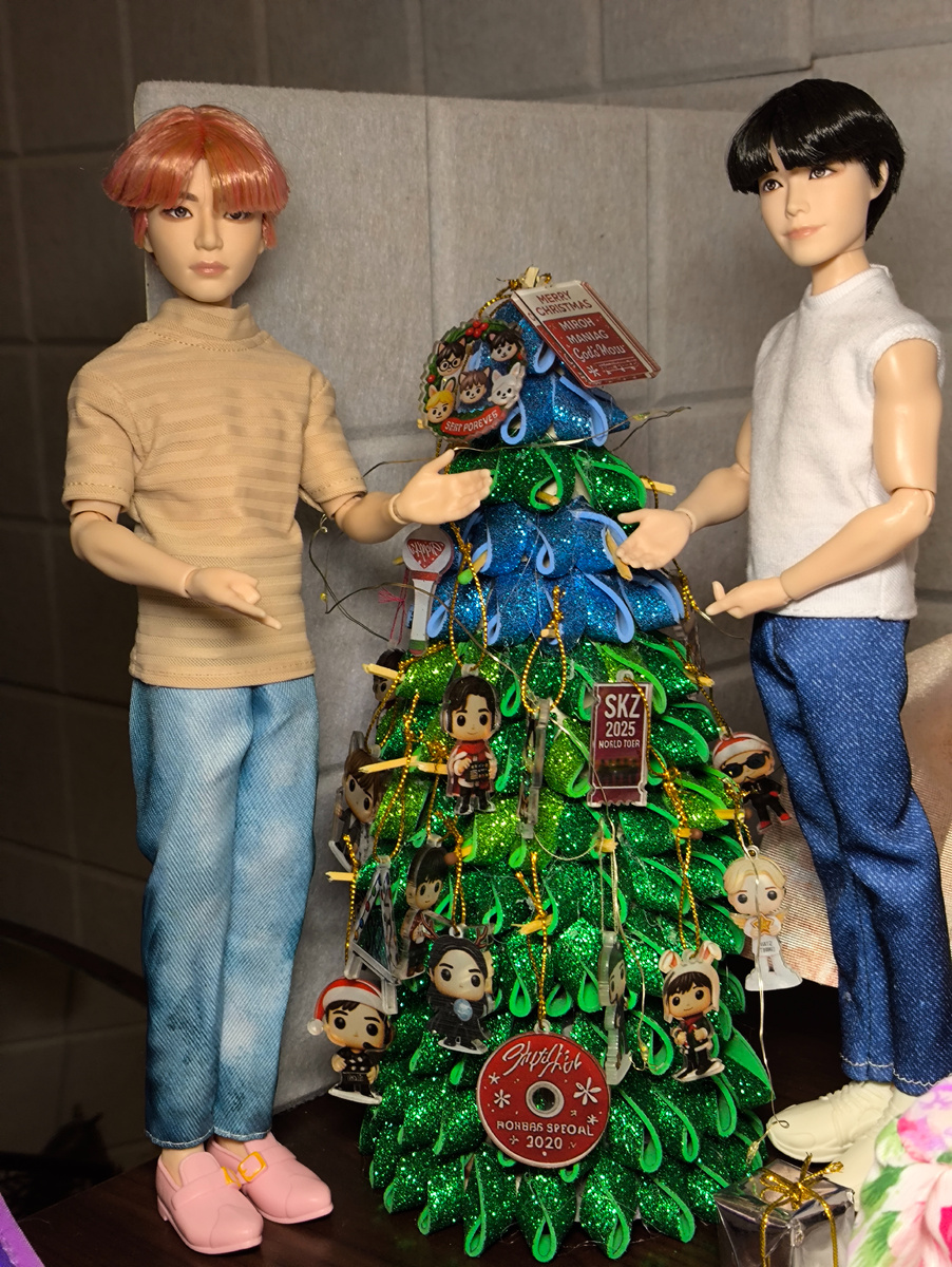 Наряжают ëлку