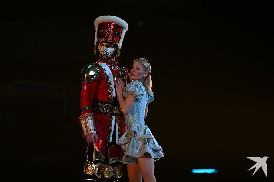    Зрители не могут вернуть деньги за отмененное ледовое шоу «Щелкунчик». На фото шоу Татьяны Навки Иван МАКЕЕВ