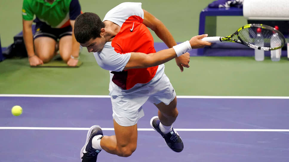 Успешное выступление Карлоса Алькараса в нынешнем сезоне позволило ему заработать более $21 млн призовых, вплотную приблизившись к рекорду Новака Джоковича.📷Фото: Mary Altaffer / AP