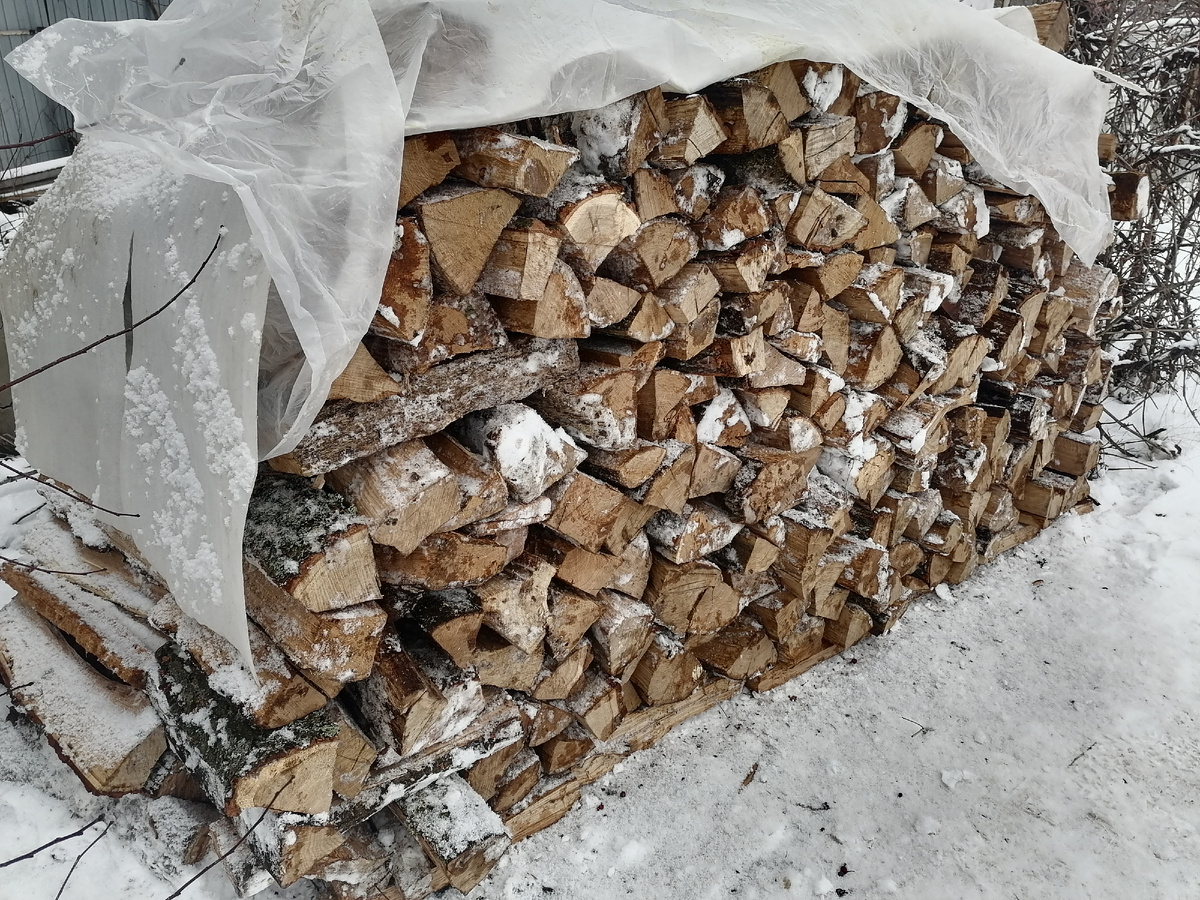 Просто колотая древесина. 