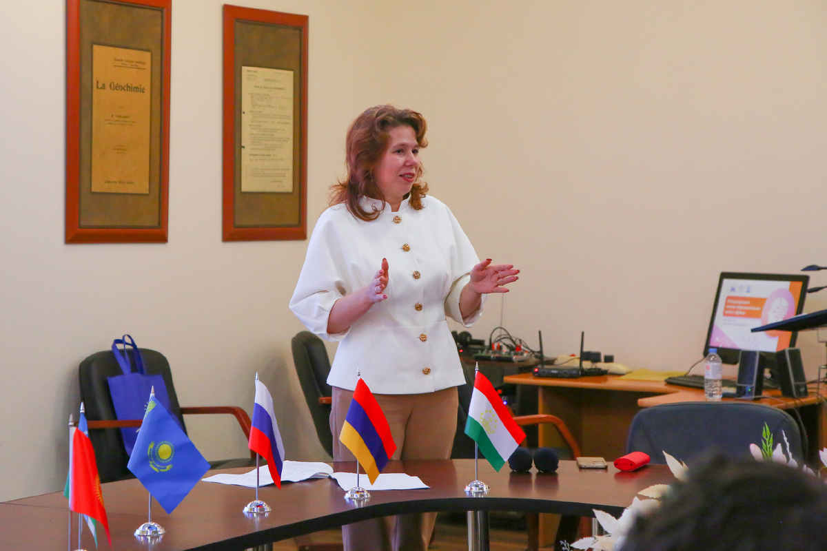 Ольга Анисимова на встрече с учащимися Школы