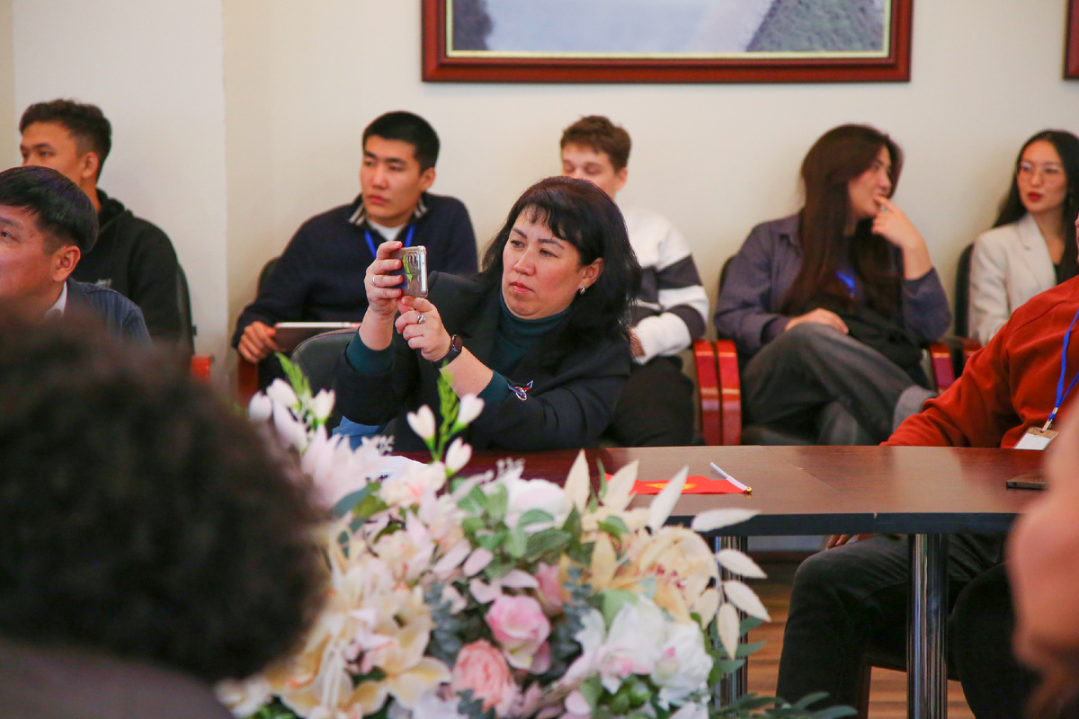 На лекции Школы