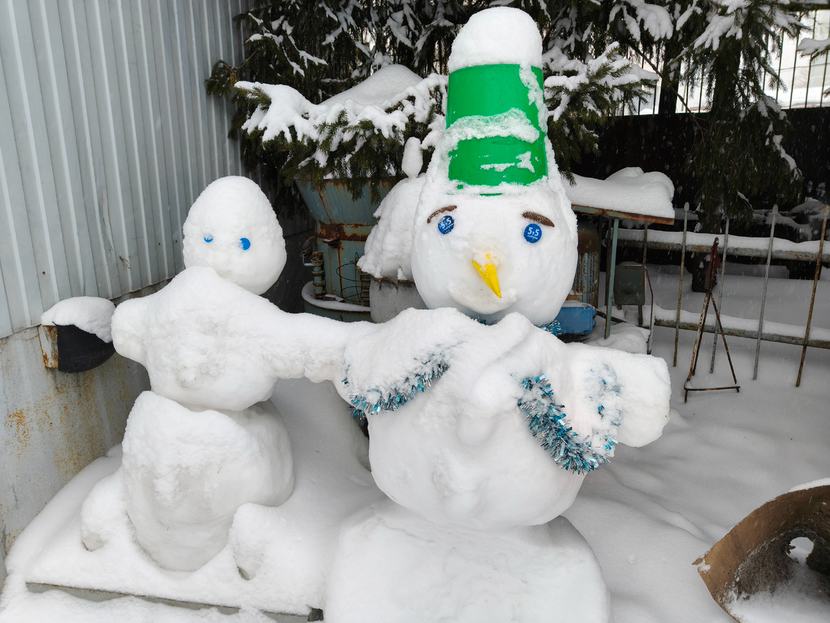 Симпатяги у магазина