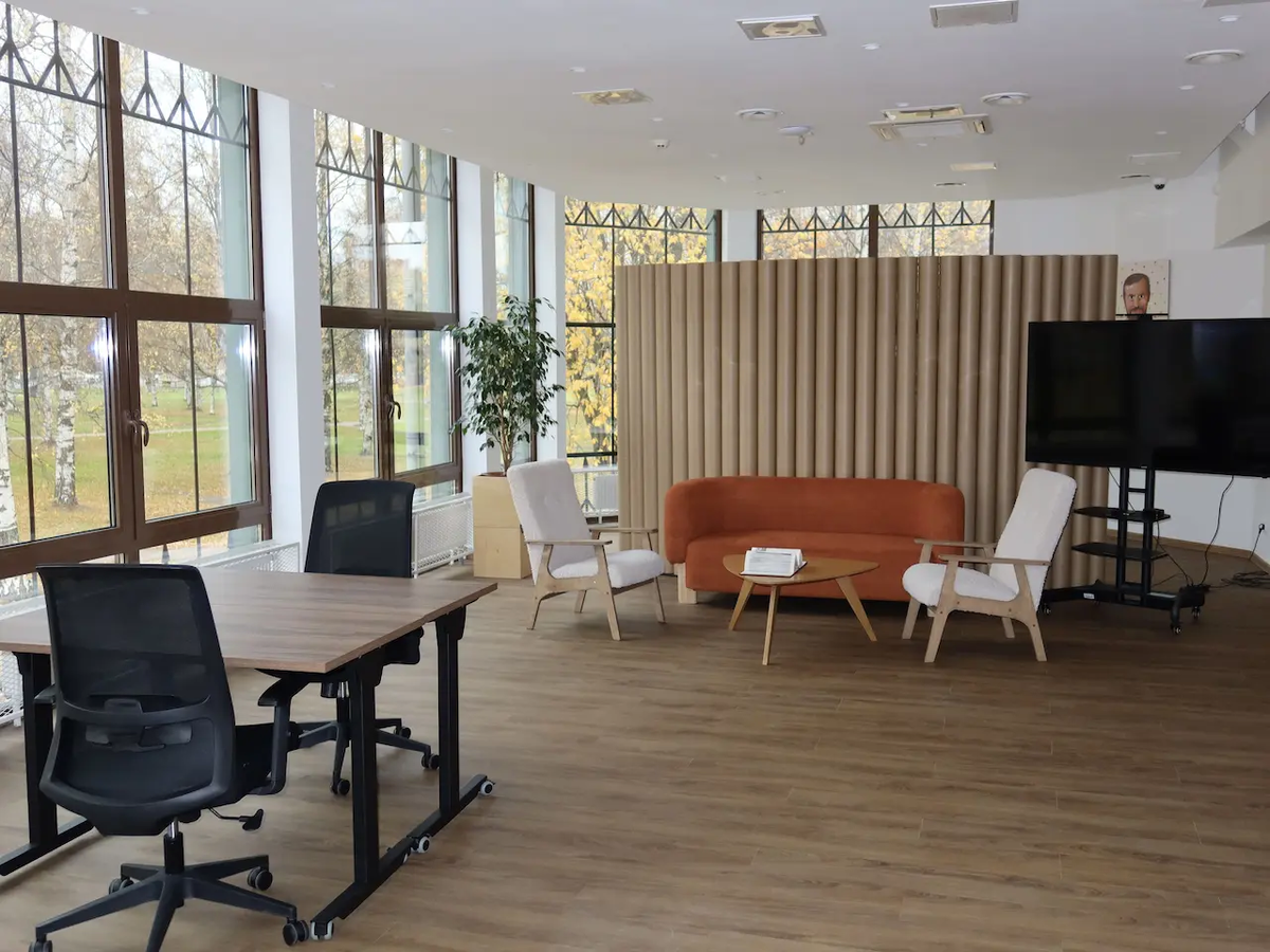 На фото: образовательный коворкинг BENUA CAMPUS-PAGE, конференц-зал