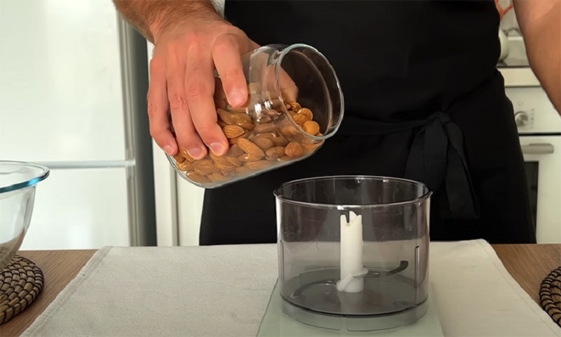 Орехов много не бывает: десерт без сахара и глютена для новогодней ночи