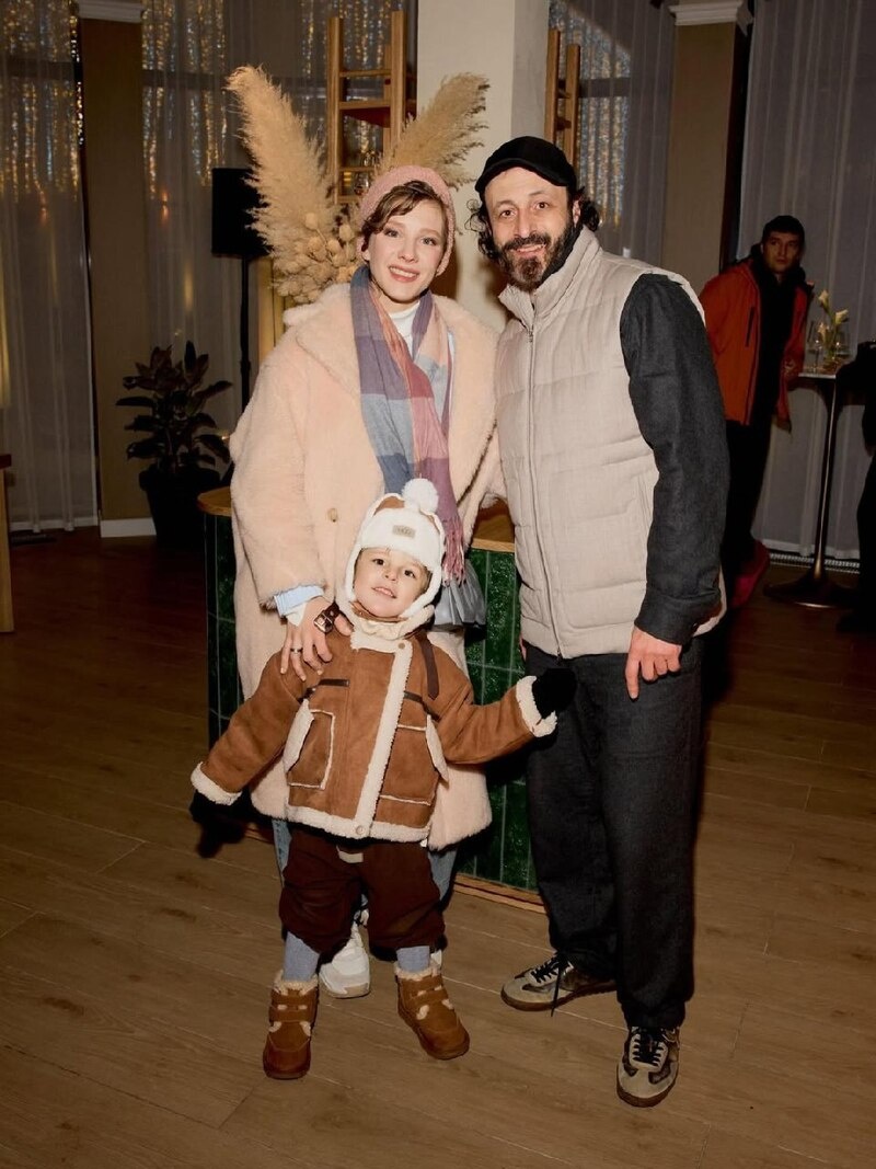     Елизавета Арзамасова и Илья Авербух с сыном Левой