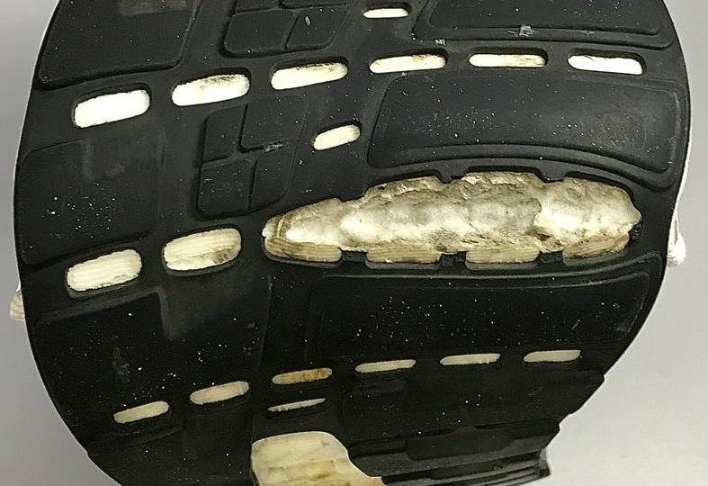 Треснула подошва или сломался каблук? Не спешите винить дороги — это заводской брак!