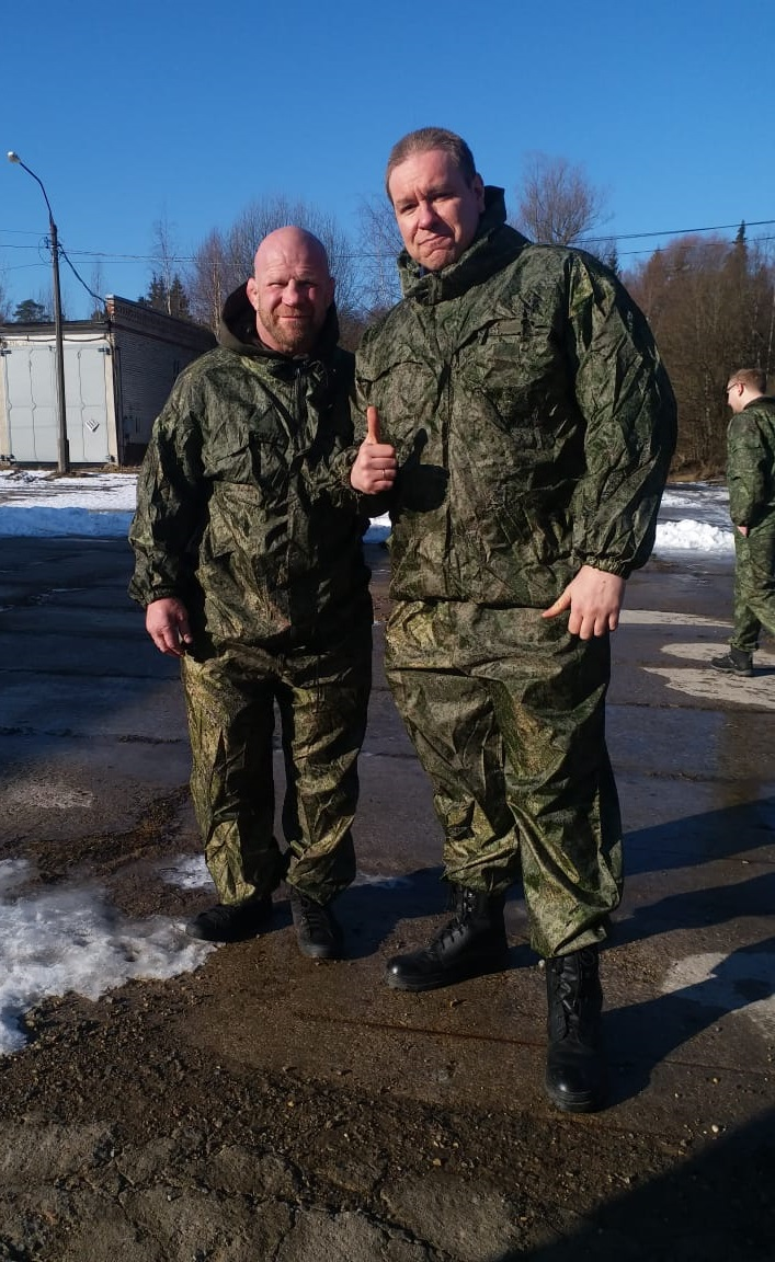 Это мы с Джеффом Монсоном на съемках на полигоне