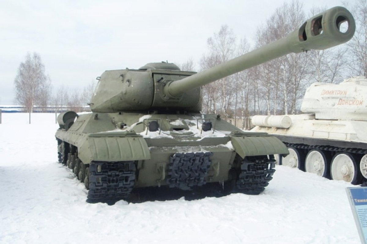 Тяжёлый танк ИС-2 в Кубинке