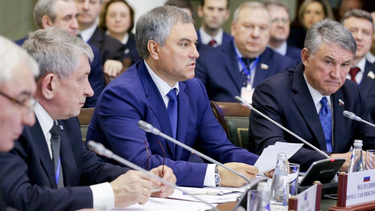 Решать за женщину: в Госдуме предлагают ввести письменное согласие мужа на аборт